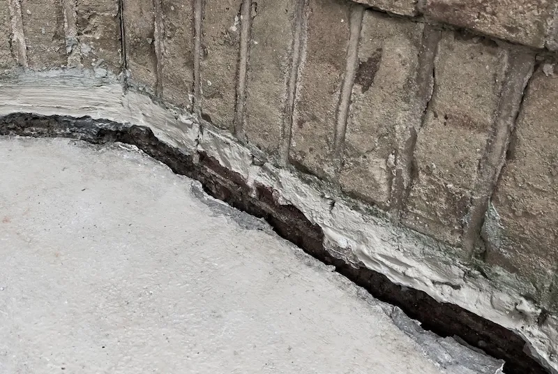 Floor and wall separation in basement